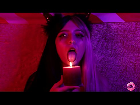 ❤️ Μια παθιασμένη πίπα από ένα σέξι Succubus με ένα σπέρμα στο στόμα της. ☑ Σεξ βίντεο ❤